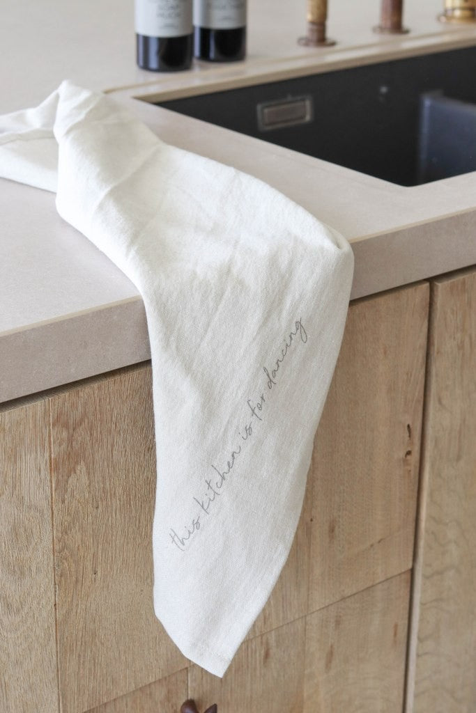Leeff Kitchen & Tea Towel set Karin - This kitchen is for dancing