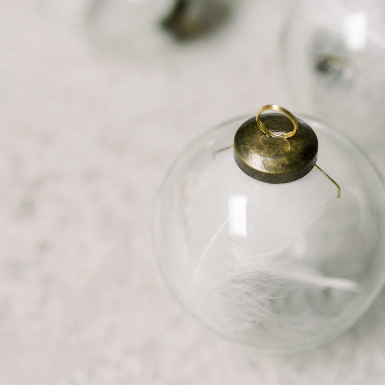 Leeff Christmas Ball Cis With Feather