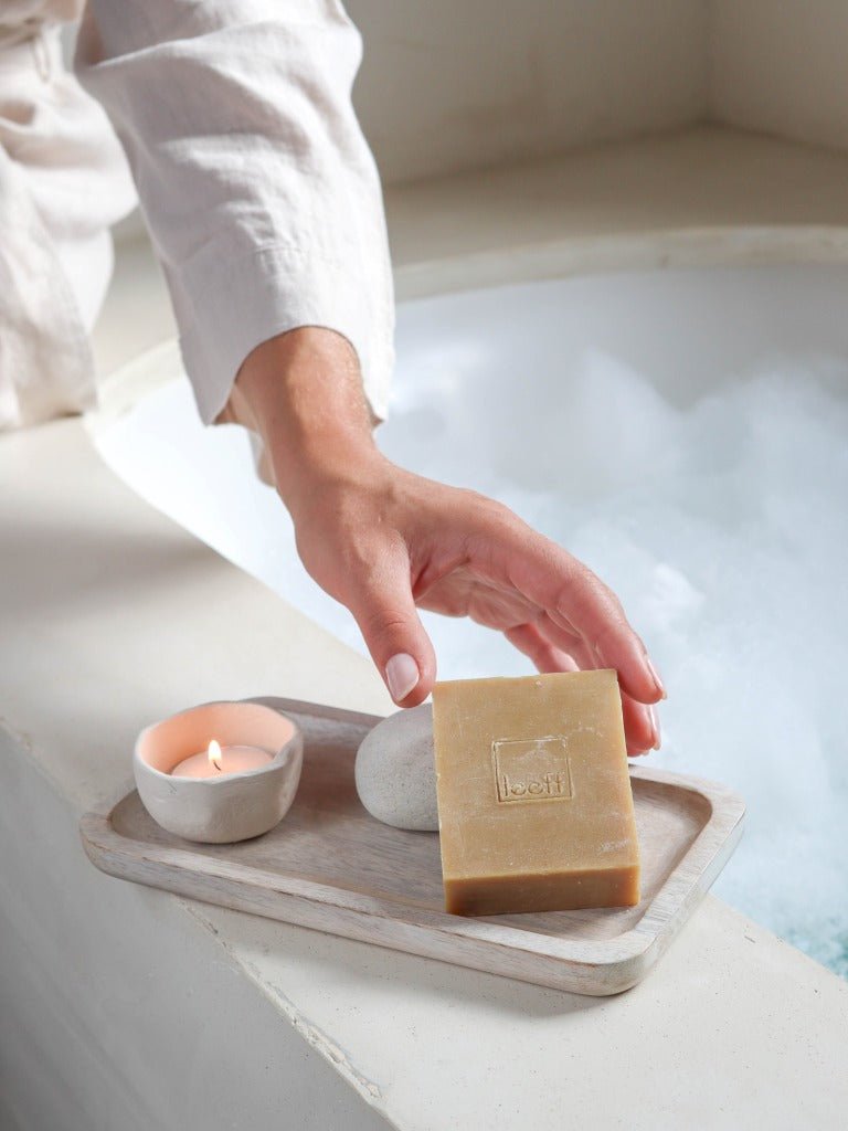 Leeff Soap bar rock pomegranate - Geniet